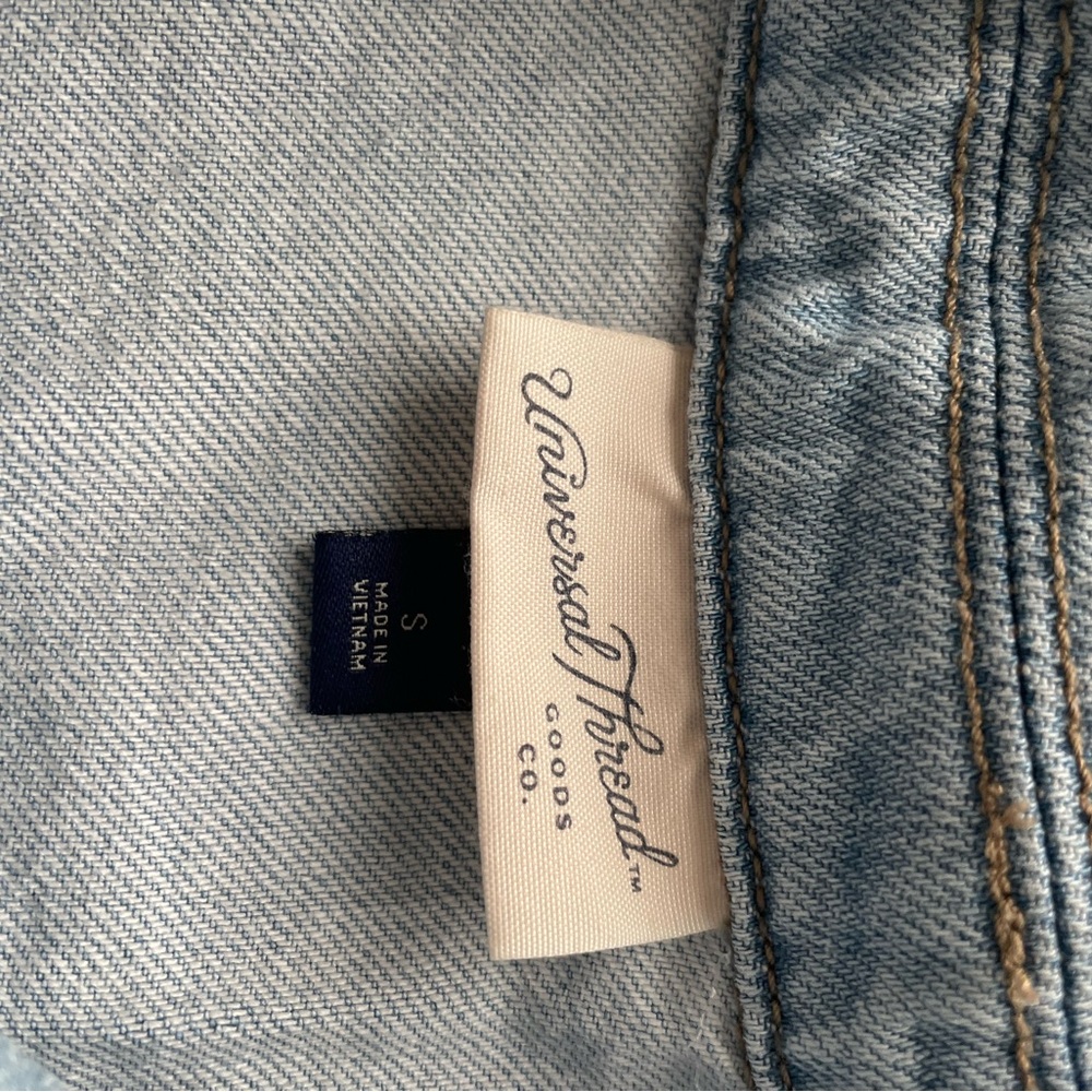 Universal Thread Light Blue Denim Short Sleeve Button-Down Shirt - Picture 5 of 5